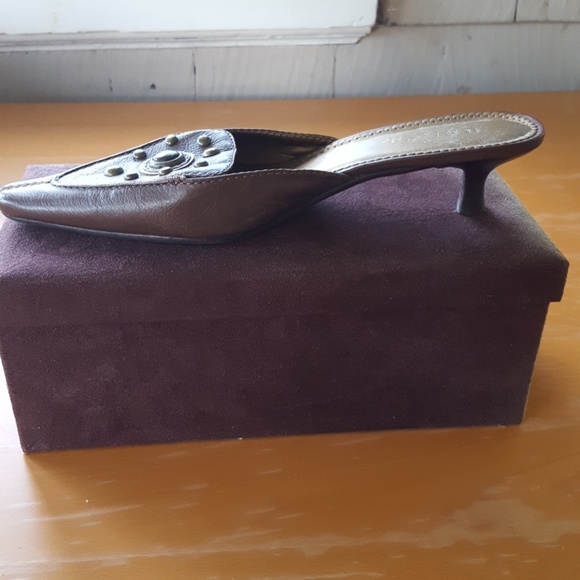 Shoes - Picture 2 of 7